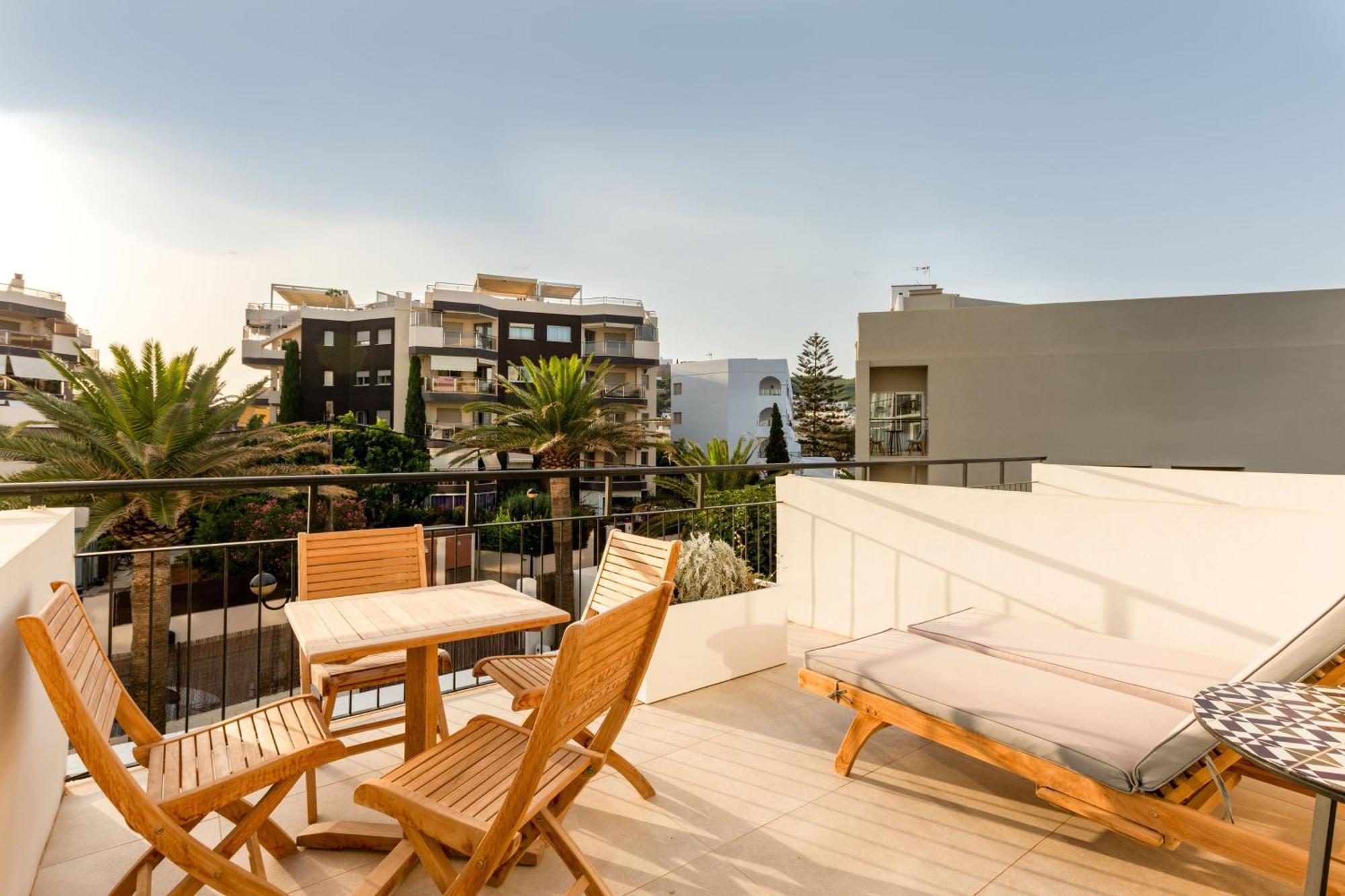 Hotel Riomar, Ibiza, A Tribute Portfolio Hotel Santa Eularia des Riu Bagian luar foto