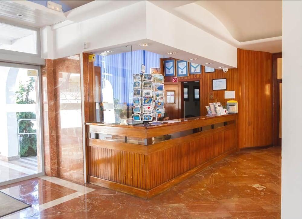 Hotel Riomar, Ibiza, A Tribute Portfolio Hotel Santa Eularia des Riu Bagian luar foto